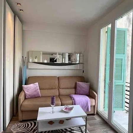 City-center 80m To The Sea / Lägenhet *