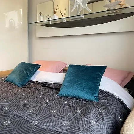 City-center 80m To The Sea / Lägenhet *