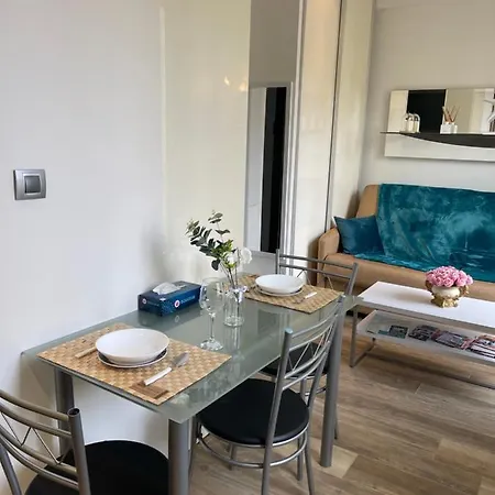 City-center 80m To The Sea / Lägenhet *