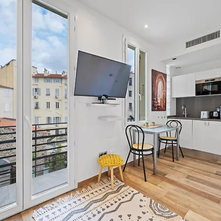 City-center 80m To The Sea / Apartament Nicea